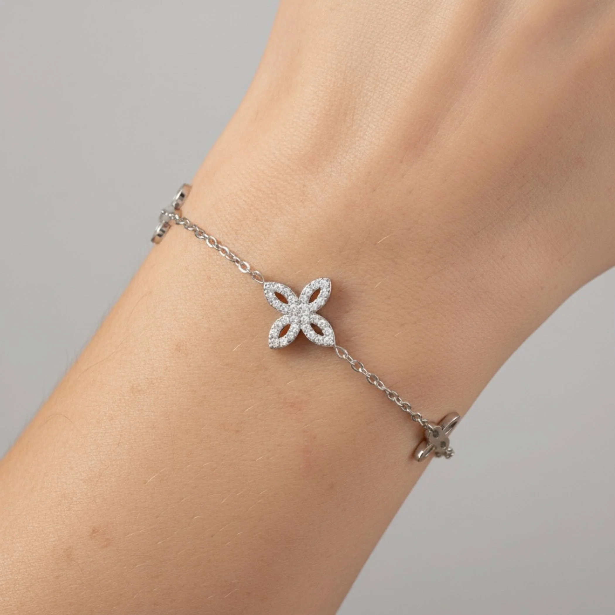 Clover Bloom Bracelet in Silver - Image 3